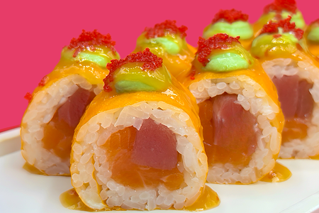 Ролл с лососем и тунцом в маменори