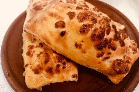 Слойка с ветчиной и сыром сулугуни