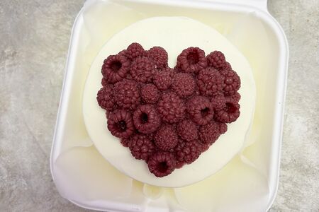 Бенто-торт с мармеладным сердцем