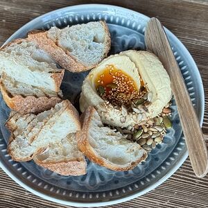 Хумус с орехами и семечками