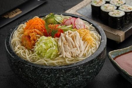 Большая порция кук-су с курицей (холодный суп)