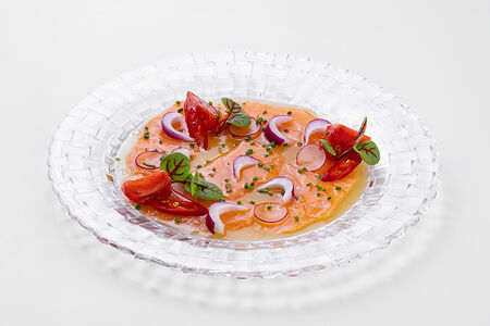 Лосось с цитрусовым соусом и томатами 