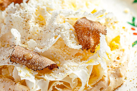 Карпаччо из цветной капусты с пармезаном и трюфелем