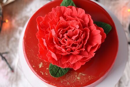 Муссовый торт Алый Пион Черника-ежевика 