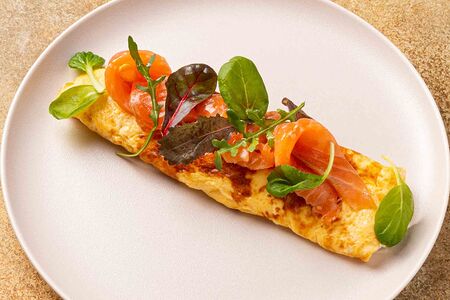 Омлет с лососем