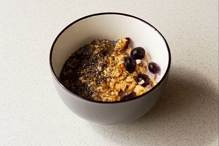 Мюсли с семенами чиа и голубикой