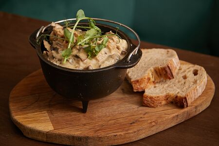 Котелок с курицей и грибами