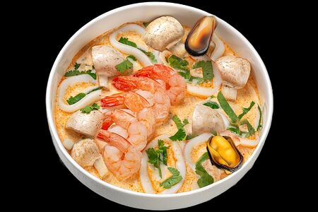 Том ям с морепродуктами