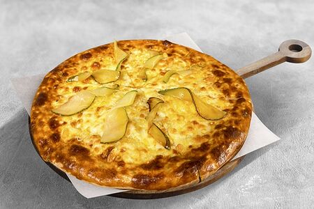 Хачапури с грушей и горгонзолой