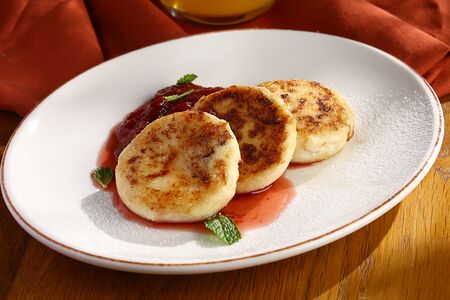 Сырники с клубничным вареньем