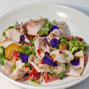 Салат с индейкой и горчичной заправкой