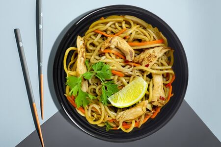 Рамен с курицей в китайском соусе терияки