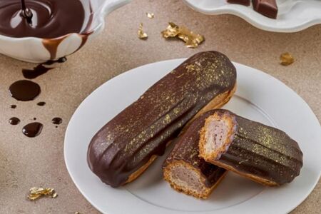 Эклер шоколадный