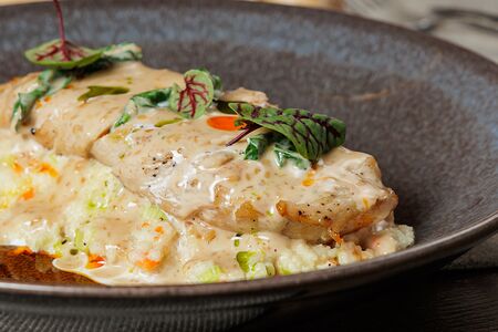 Филе цыпленка в орехово-кунжутном соусе