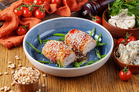 Рулетики с беконом