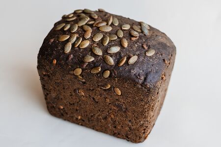 Солодовый хлеб с семенами