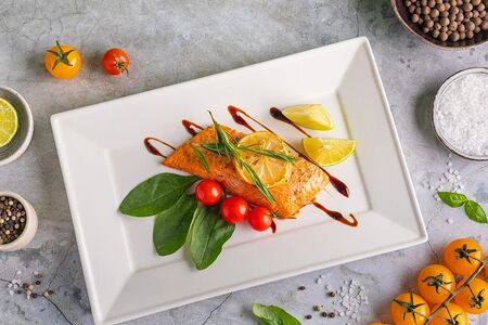 Стейк из лосося с лаймом