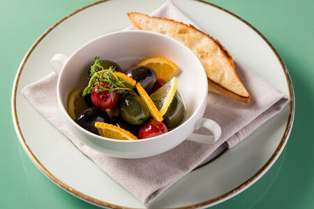 Прованские оливки и маслины