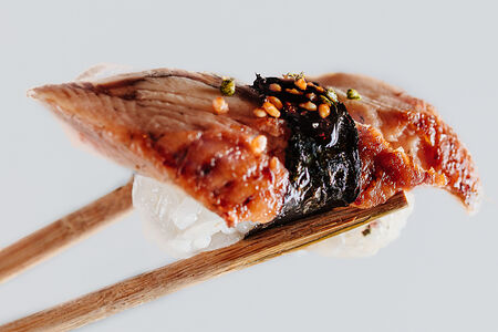 Суши с копчёным угрем