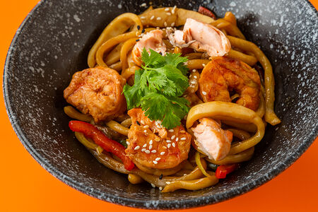 Удон с морепродуктами