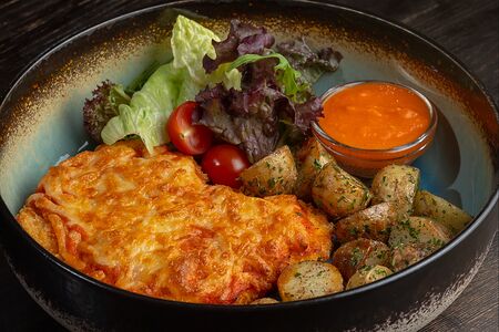 Куриное филе по-милански с молодым картофелем