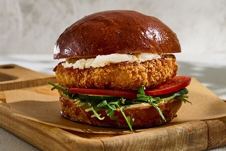 Бургер с крабовой котлетой 