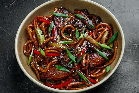 Лапша с курицей и овощами