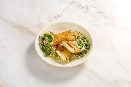 Блины с начинкой из куриного филе с грибным соусом