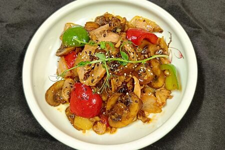 Рулька с шампиньонами