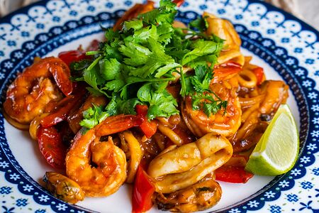 Жареный Лагман с морепродуктами