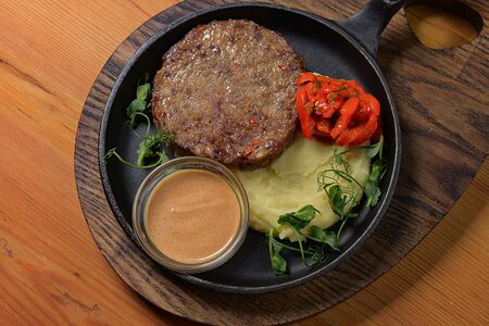 Котлета из мраморной говядины с картофельным пюре