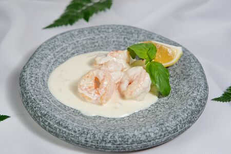 Тигровые креветки в сливочно-чесночном соусе