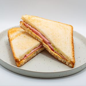 Сэндвич с ветчиной и сыром