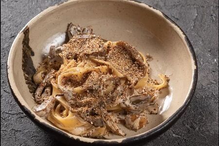 Лесные грибы под сливочным соусом