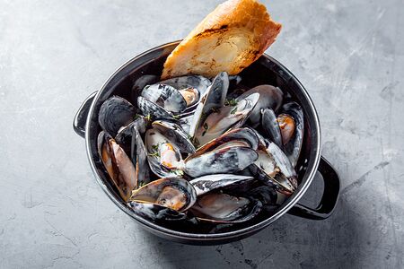 Мидии в сливках с тимьяном