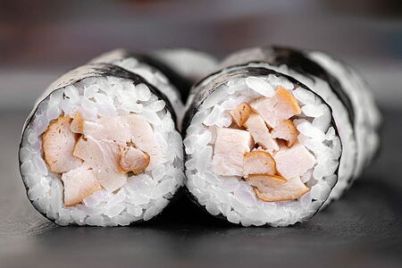 Маки с копченой курицей