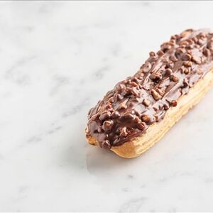 Эклер вишнёвый