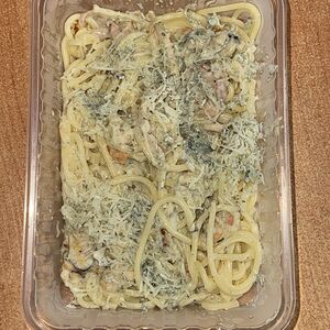 Паста с морепродуктами и соусом дорблю