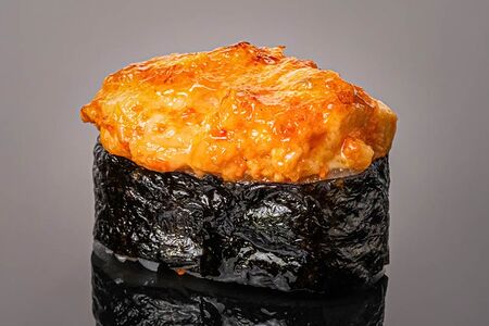 Гункан запечённый Спайси лосось