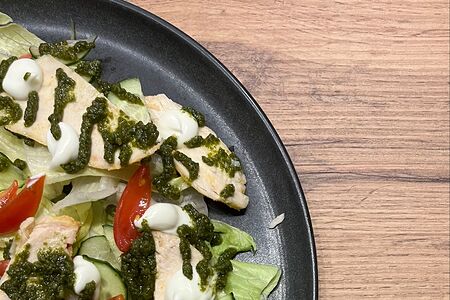 Салат Цыплёнок песто