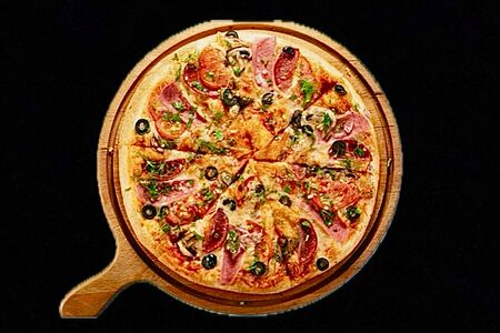 Пицца Мясной пир на тонком тесте