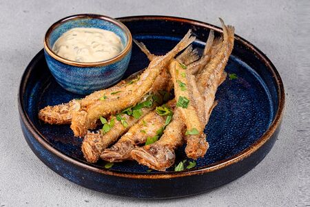 Жареная корюшка с соусом тартар