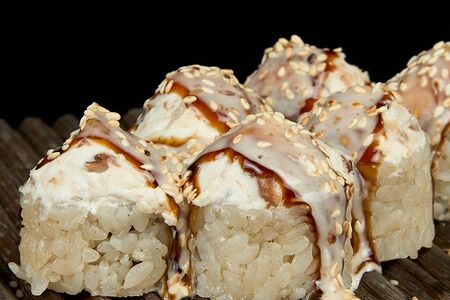 Тартар из угря и огурца