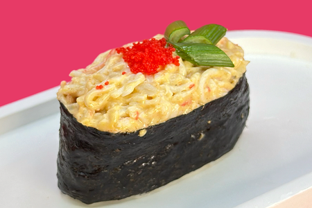 Гункан с крабом