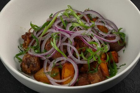 Томлёная говядина с картофелем