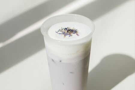 Персиковая матча со сливочной пенкой