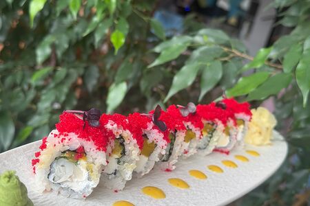 Фуджи ролл с креветкой и манго