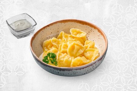 Пельмени с креветкой и сметаной