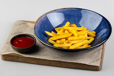 Картофель фри с кетчупом