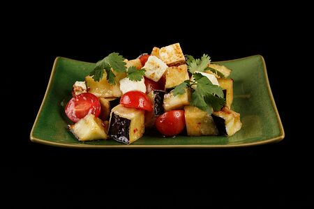 Теплый салат с баклажанами